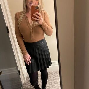 BB Dakota Steve Madden Faux Leather Pleated skirt - side zip closure.